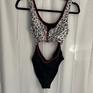 Like-New Nike Party Dots One-Piece Monokini Cut-Out Swimsuit